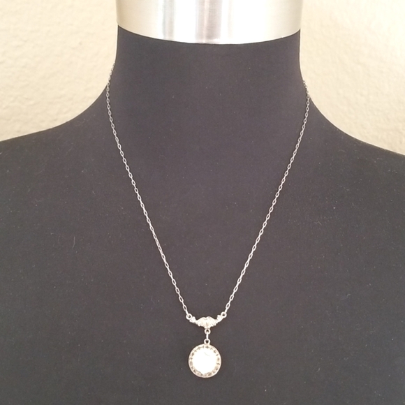 Vintage Gold Rose Round Necklace - Picture 5 of 5